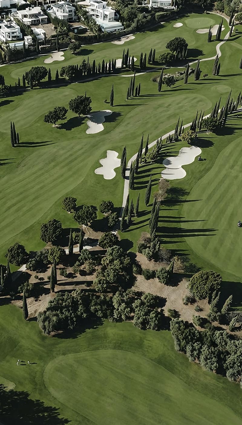 Rodeado de los campos de golf más prestigiosos de Europa
